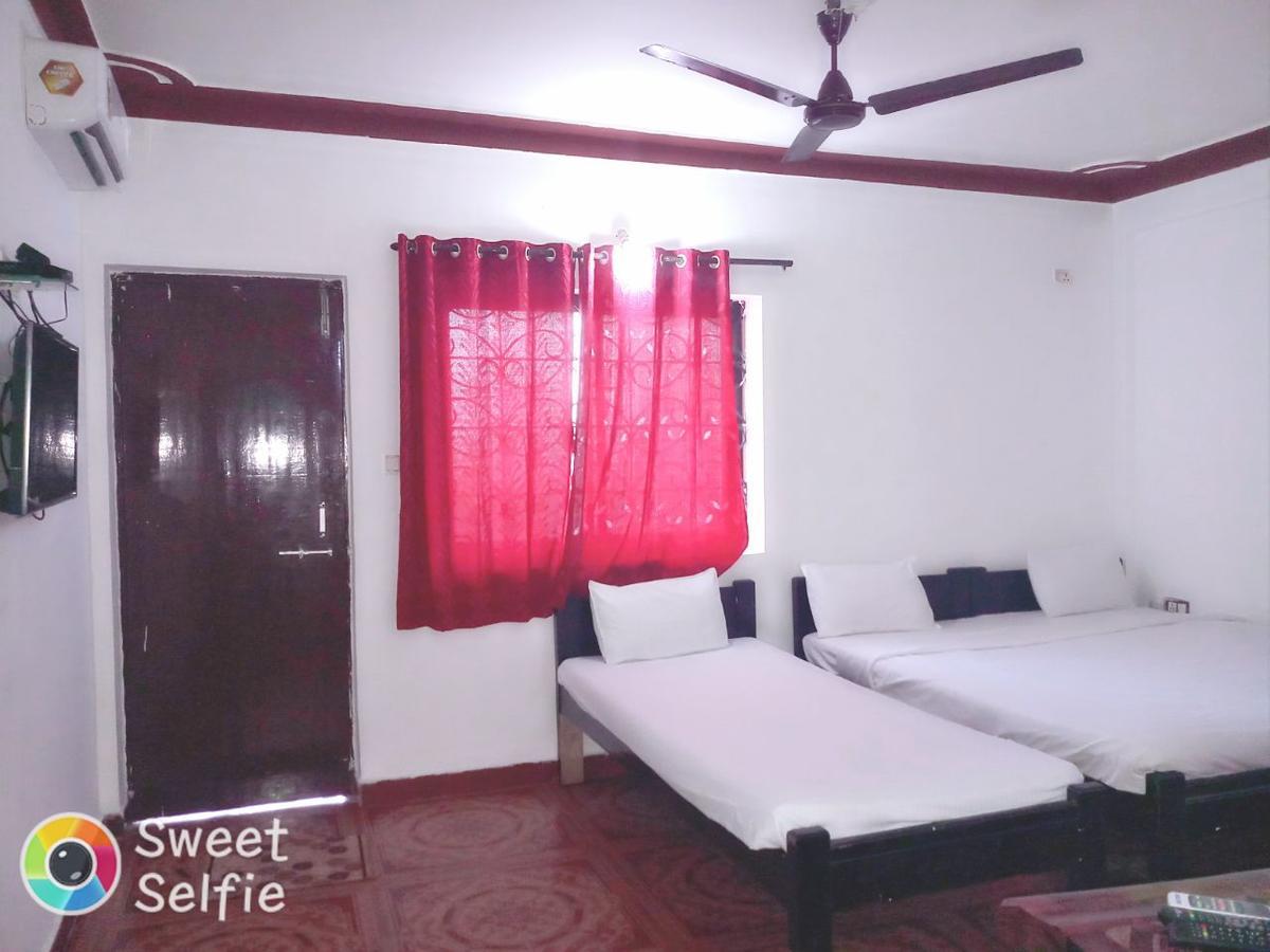 Budget Beach Stay In Tito'S Lane Baga Εξωτερικό φωτογραφία